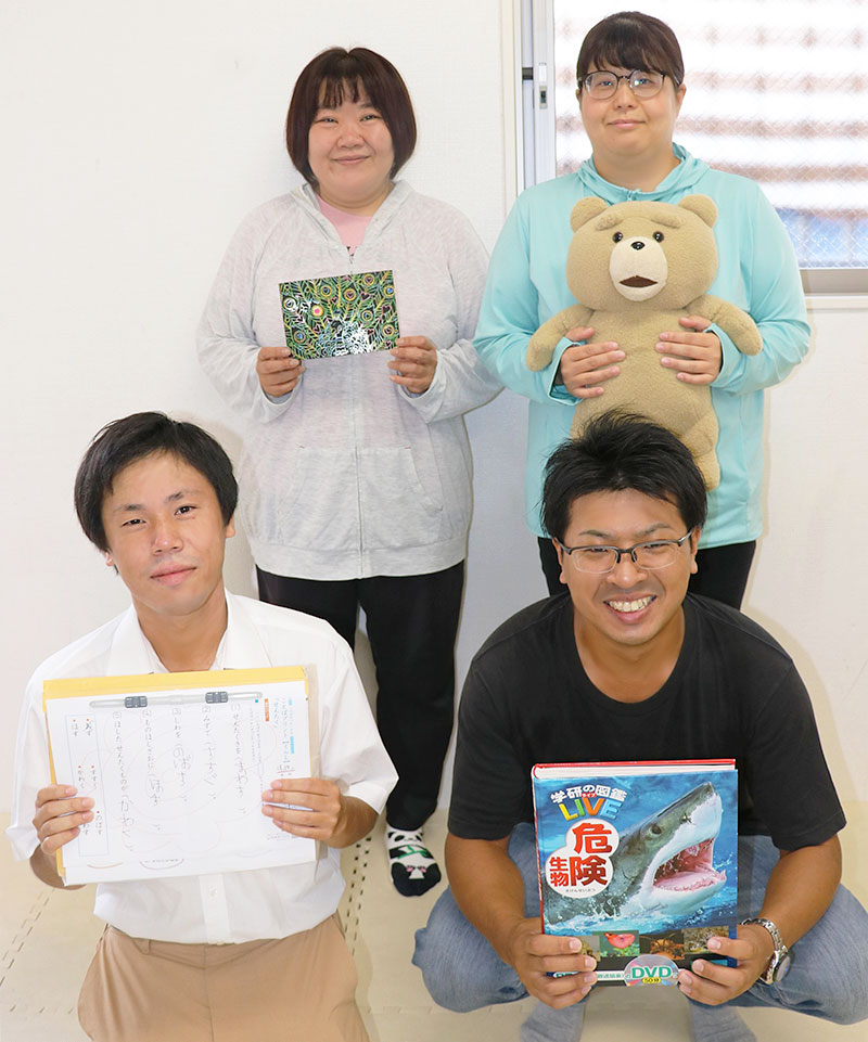 スマイル御崎 スタッフ集合写真|社会医療法人三宝会 南港病院グループ「子ども事業部」
