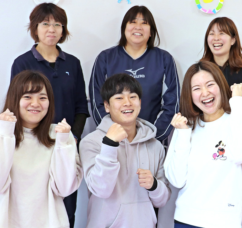 パレット南加賀屋 スタッフ集合写真|社会医療法人三宝会 南港病院グループ「子ども事業部」